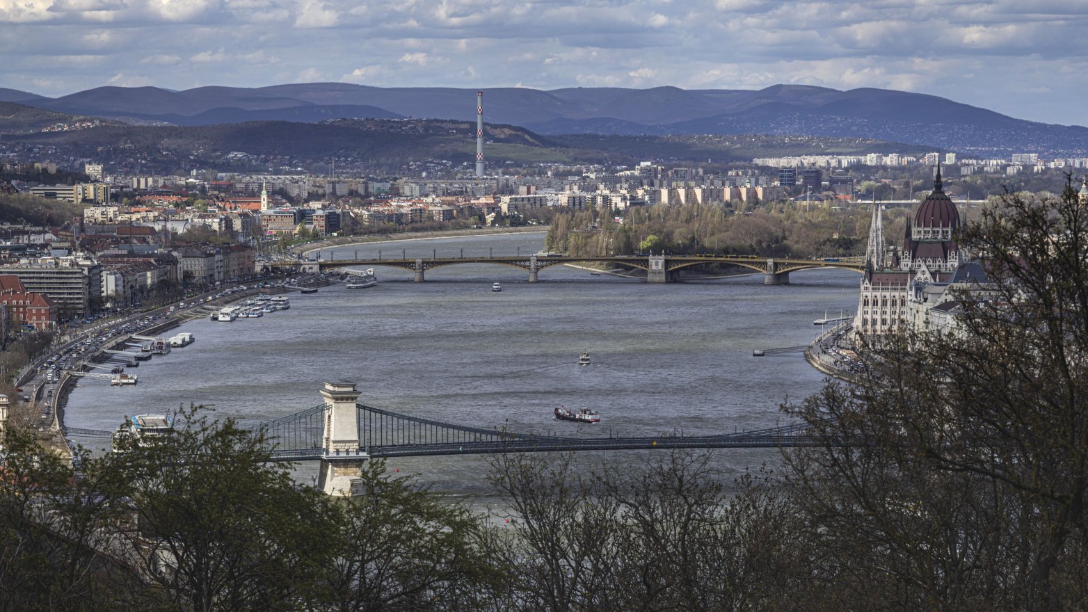 Budapestre készül? Fontos változások jönnek a parkolásban és a közösségi közlekedésben