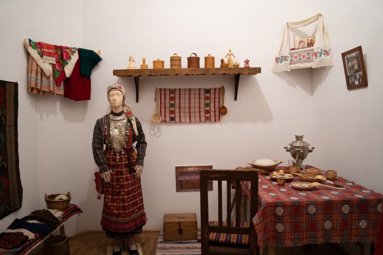 Udmurt kultúra a sepsiszentgyörgyi Lábasházban