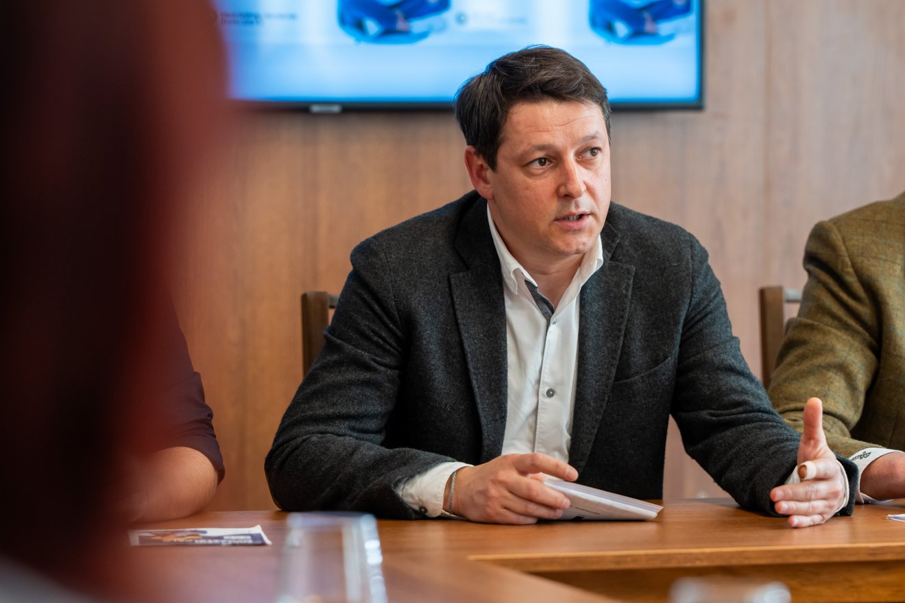 Bodor László szerint a fiatalok elvándorlása is lecsökkenthető, ha segítséget kapnak a nyelvtanulásban •  Fotó: Kocsis B. János