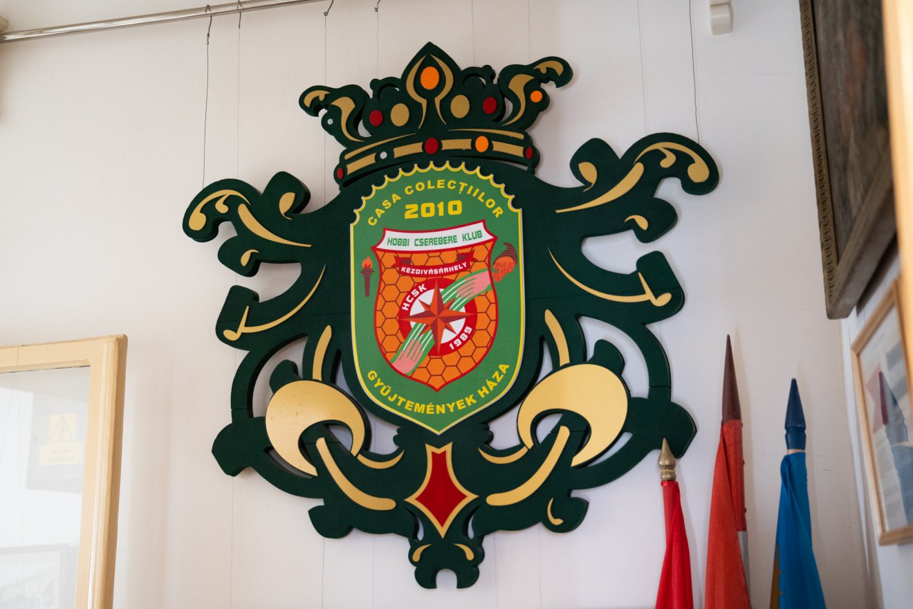 A Gyűjtemények Házának címere •  Fotó: Tuchiluș Alex