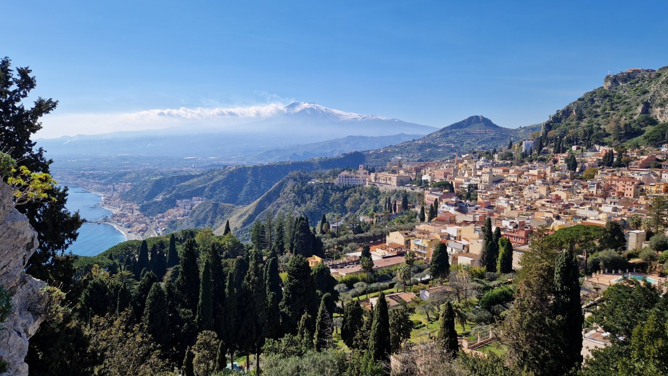 Taormina a görög színházból •  Fotó: Kocsis Károly