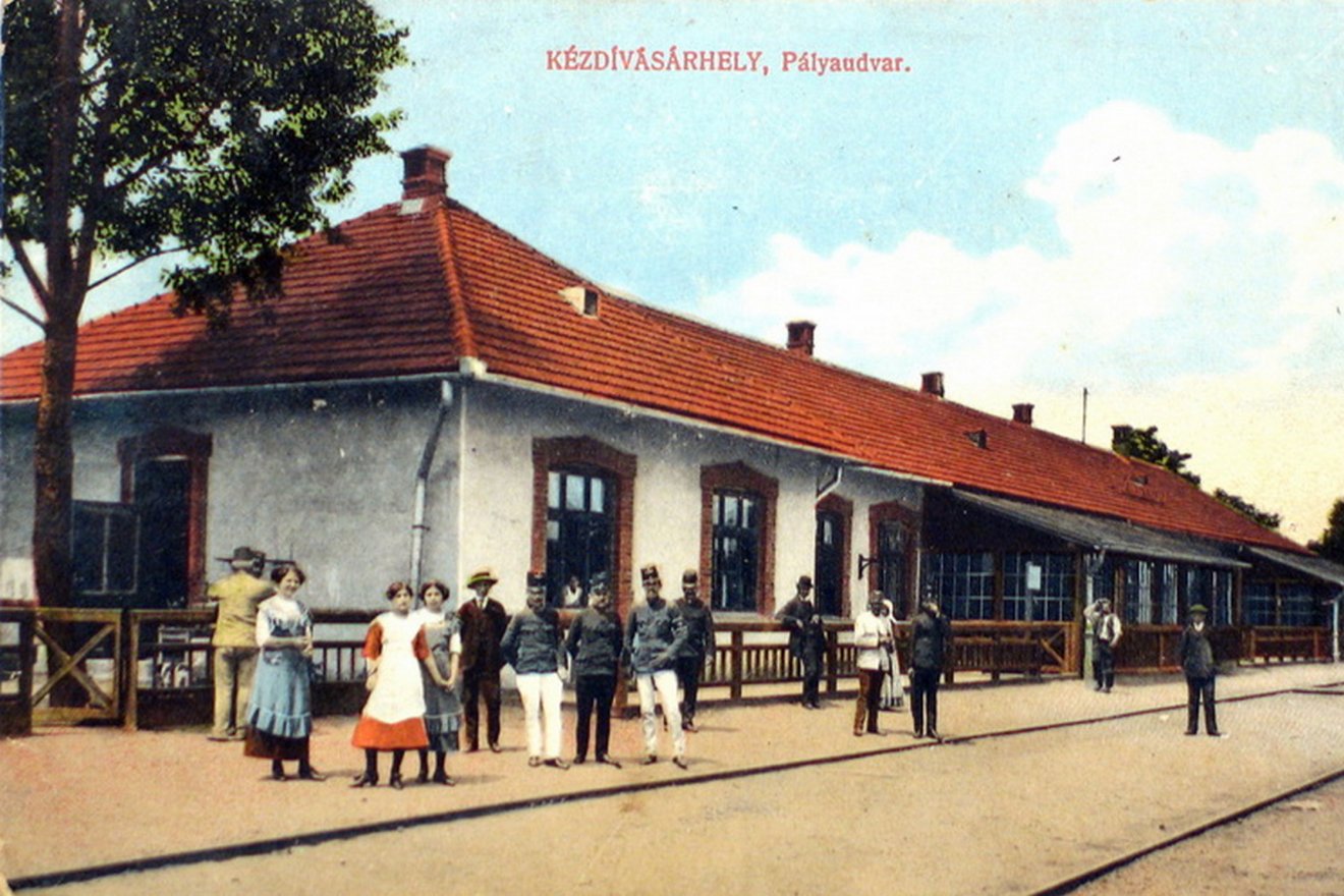 A kézdivásárhelyi pályaudvar 1914-ben •  Fotó: SZÉKELY KALENDÁRIUM/KORABELI KÉPESLAP