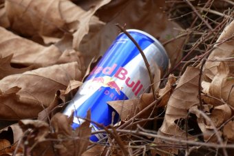 Harmincezer lejes bírságot is kaphat, aki megszegi a törvényt, amely korlátozza a kiskorúak energiaitalokhoz való hozzáférését