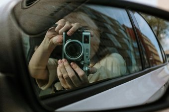 Fiatal borsai anyuka esetéből tudjuk, mit kapunk, ha ölbe vesszük a csecsemőt a volánnál és levideózzuk