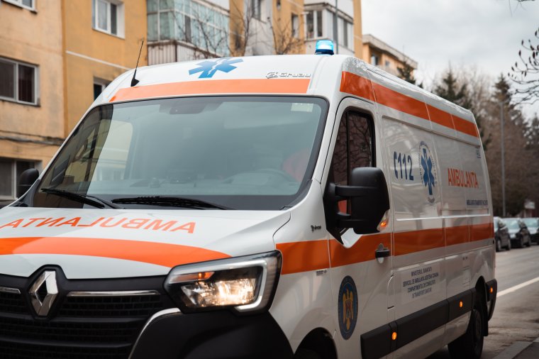 Kiugrott és megszökött a mozgó mentőautóból egy gyanúsított