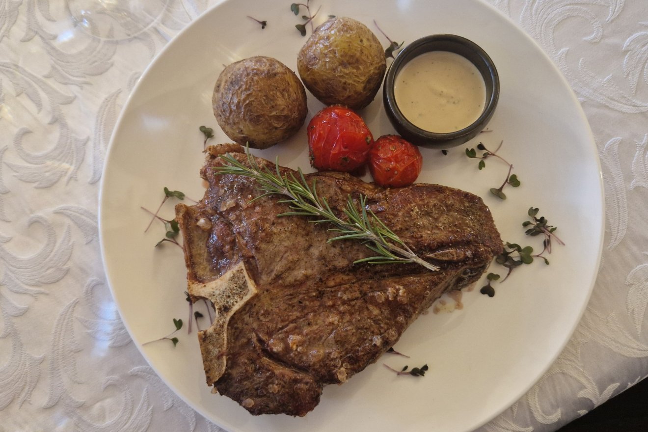 A tökéletesre sikerült T-bone szték •  Fotó: Kocsis Károly