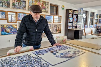 Aki ötven kirakóssal végzett hét év alatt
