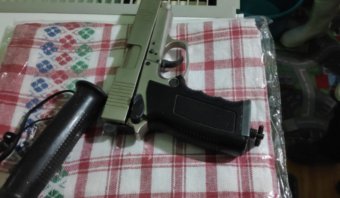 Kézifegyver jogosulatlan birtoklása miatt indult eljárás egy férfi ellen