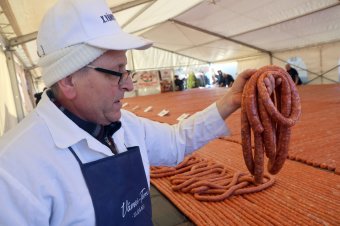 Elkészült a közel 4 kilométeres rekordkolbász – fotók