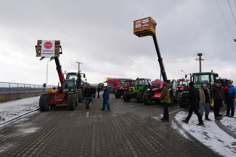 Támogatja a gazdák és a fuvarozók tiltakozását a romániai polgárok elsöprő többsége