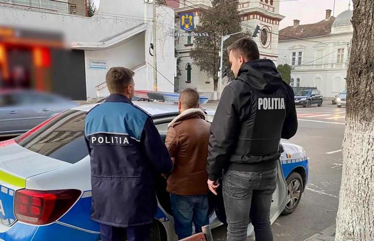 9900 lejt lopott, őrizetbe vették