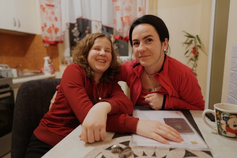 A látását elveszítette, mégis bátran, széles mosollyal vág neki az új évnek a tizenegy éves borszéki kislány