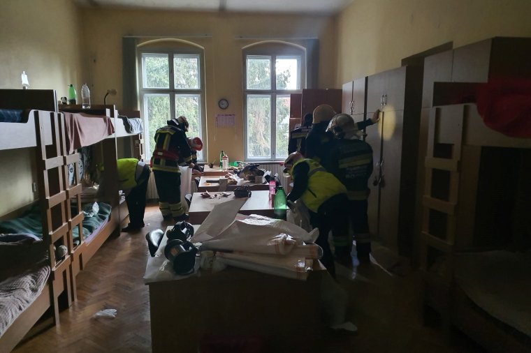 Önkéntes tűzoltók hozták ki a beomlott székelyudvarhelyi bentlakás tanulóinak személyes tárgyait