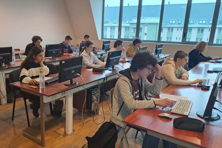 A teljes dobogót elfoglalták a 9–10. osztályos székelyföldi diákok a rangos informatikai versenyen