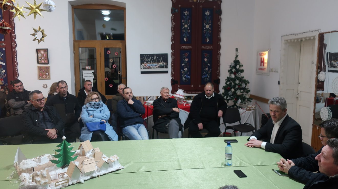 Viszonylag kevesen tanúsítottak érdeklődést a város jövője iránt •  Fotó: Böjte Ferenc