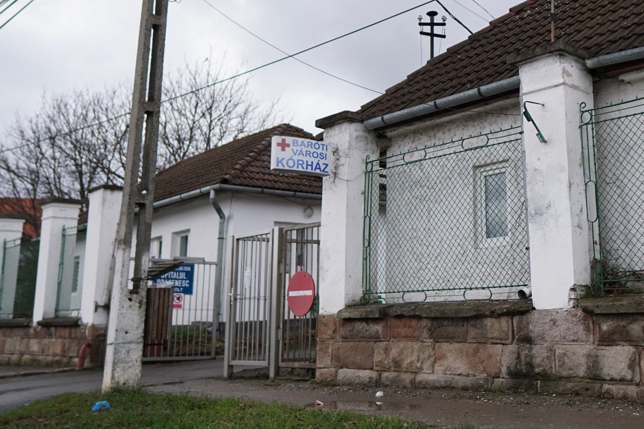 A jövőben a kórház udvara és közművei is megújulnak •  Fotó: Farkas Orsolya