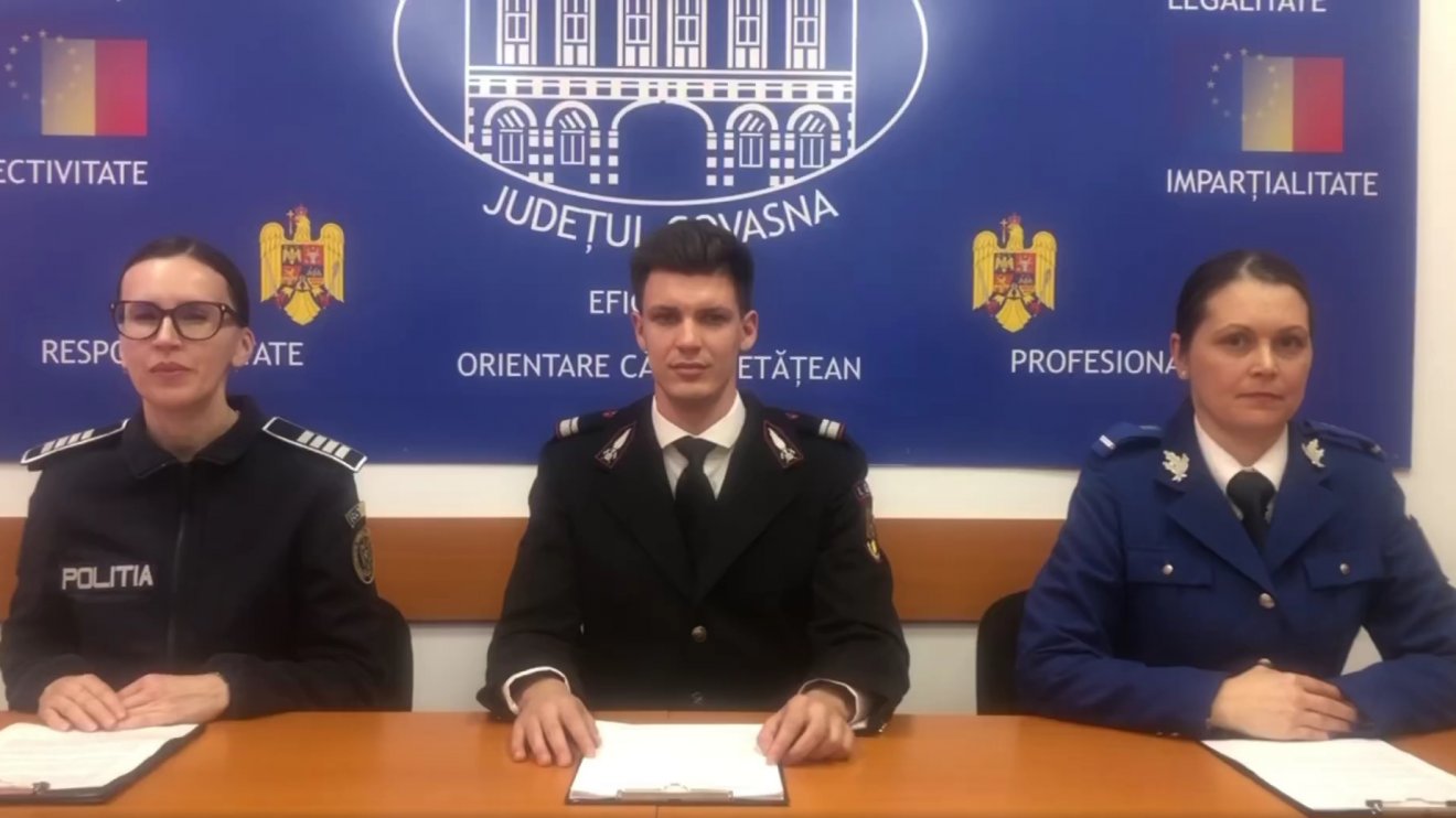 Gabriela Dinu, Alexandru Rechiţean és Cristina Chirvase számolt be a belügyi szervek intézkedéseiről •  Fotó: Kovászna Megyei Prefektúra/Facebook