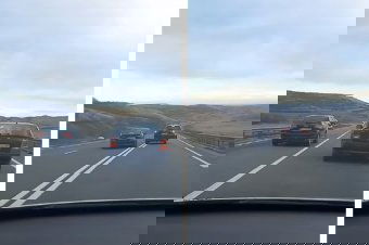 Előzés záróvonalon – van, aki „duplán” türelmetlen