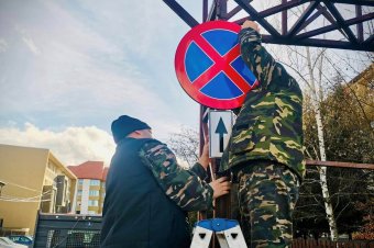 Tilos lesz ezentúl a Stadion utca iskola felőli oldalán parkolni