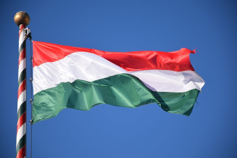 Magyar zászlót égettek Szabadka központjában