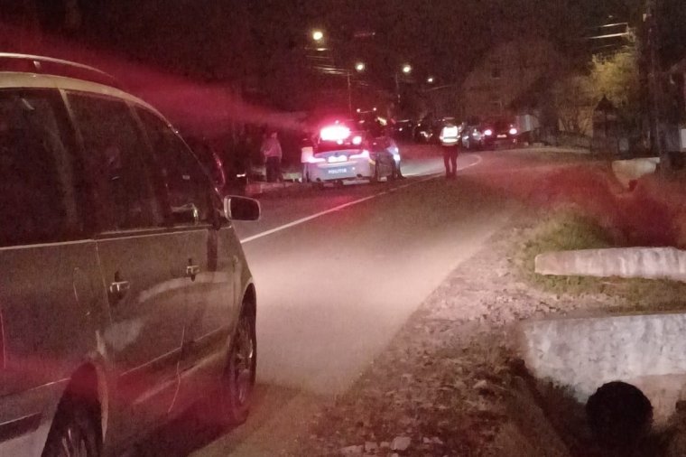 Két autó ütközött össze, és egy vétlen gyalogos sérült meg