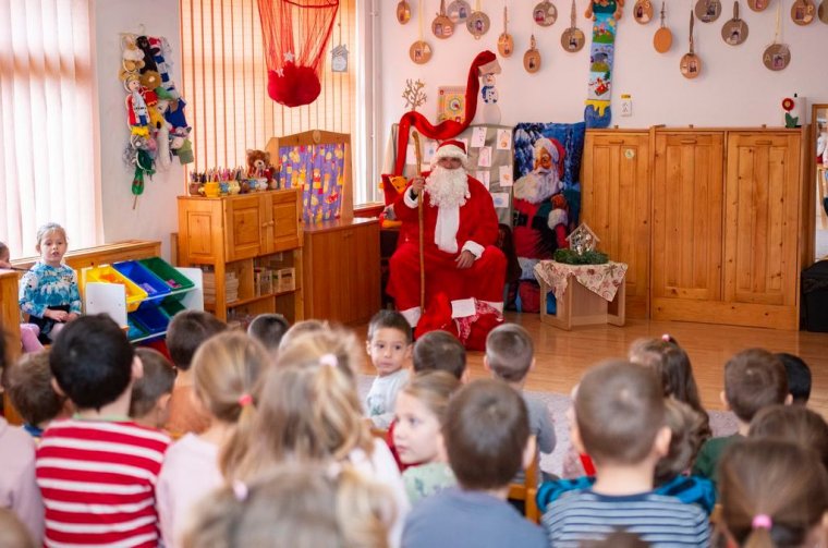 „Nem vagyok biztos benne, hogy létezik igazi Mikulás, de olyan jó várni” – Kisiskolások a Mikulásjárásról