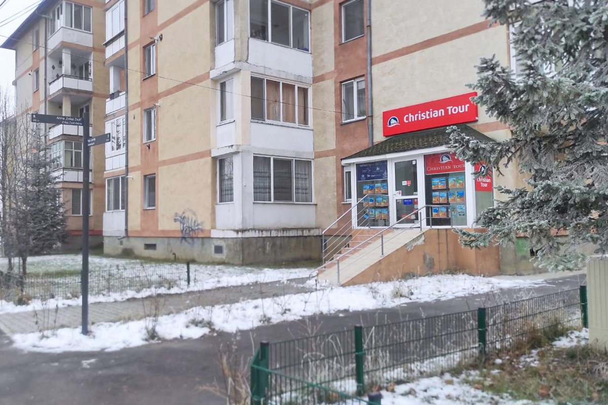 A Christian Tour csíkszeredai irodája, a Decemberi Forradalom utca 9/B/1 szám alatt •  Fotó: Christian Tour