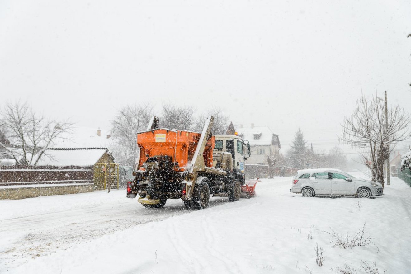Eddig 400 tonna sódert és ugyanennyi sót szereztek be • Fotó: TEGA Rt.