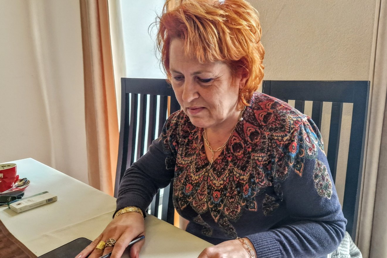 Marthy Júlia tudatosítani szeretné a társadalomban, hogy a magát jogállamnak tekintő Romániában valami nem stimmel •  Fotó: Kocsis Károly