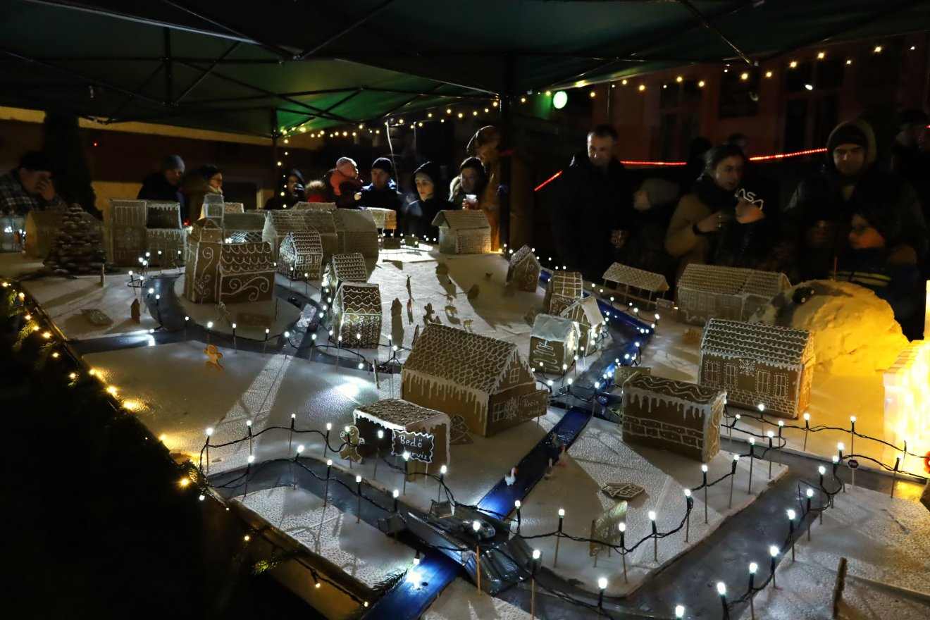 Idén advent második vasárnapján leplezték le a makettet •  Fotó: Demeter Norbert