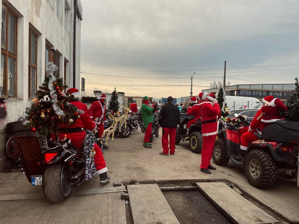 Reggel 8-kor már izzították a motorokat a Mikulások •  Fotó: Farkas Orsolya