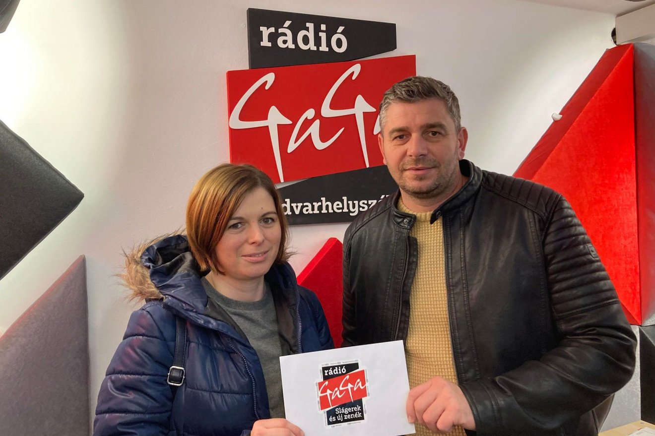 Udvarhelyszéki nyertese is volt a Ragassz & nyerj! játéknak: Nagy Csilla a Pávában tölthet el egy felejthetetlen hétvégét •  Fotó: Rádió GaGa