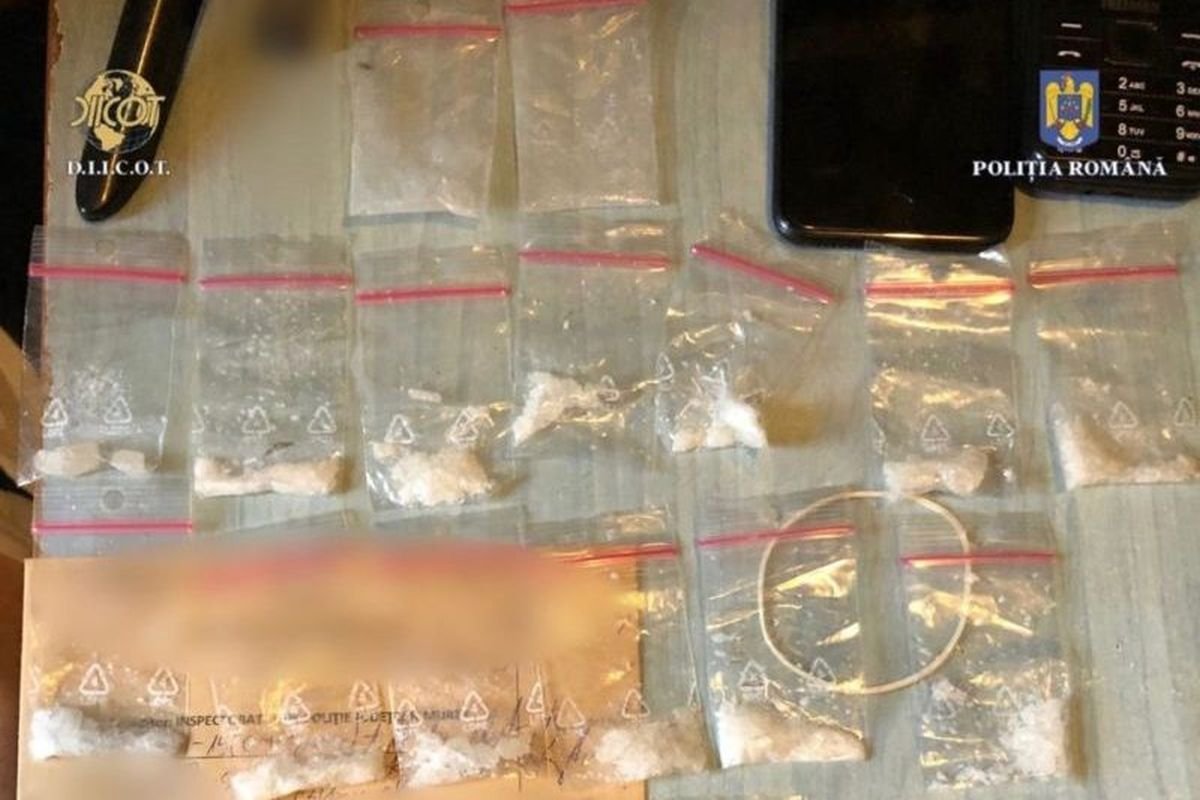 A lekapcsolt banda kristályban és egyéb tudatmódosító szerekben „utazott” &bullet;  Fotó: Maros megyei rendőrség