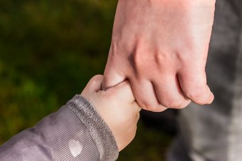 Az örökbefogadásról tabuk nélkül – megható történeteket osztottak meg az örökbefogadó szülők