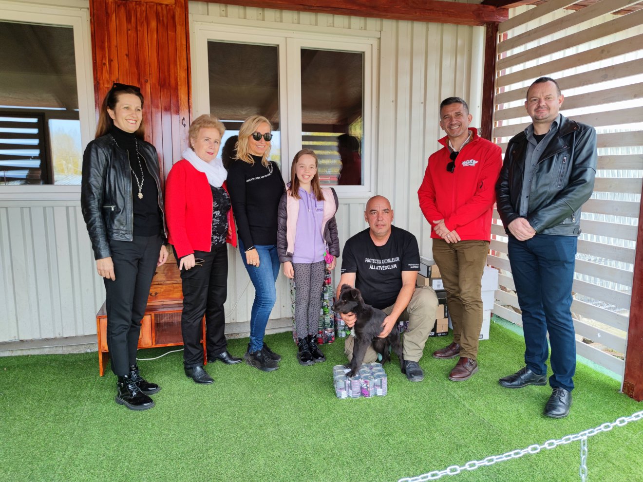 Az adományozó akció résztvevői (balról jobbra: Pál Edith, Bakk Vitális Mária Kinga, Forró Csilla, Anna, Forró Béla, Lehoczki Adorján, Szilveszter Szabolcs, középen Lajoska) •  Fotó: Farkas Áron