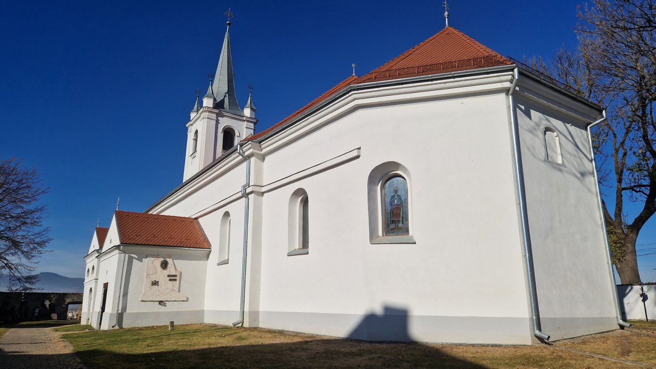 Csíkszentmárton temploma •  Fotó: Kocsis Károly