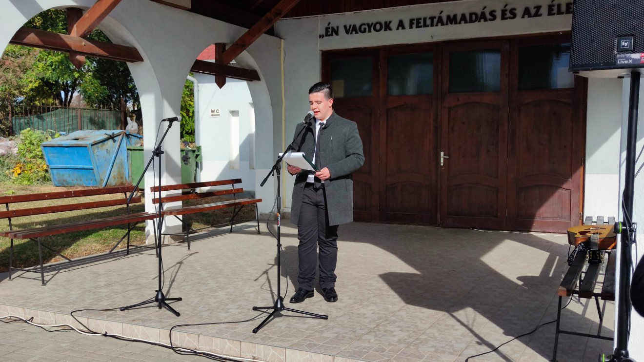 Lupán Norbert kilencedikes diák tolmácsolta diáktársai üzenetét •  Fotó: Farkas Áron
