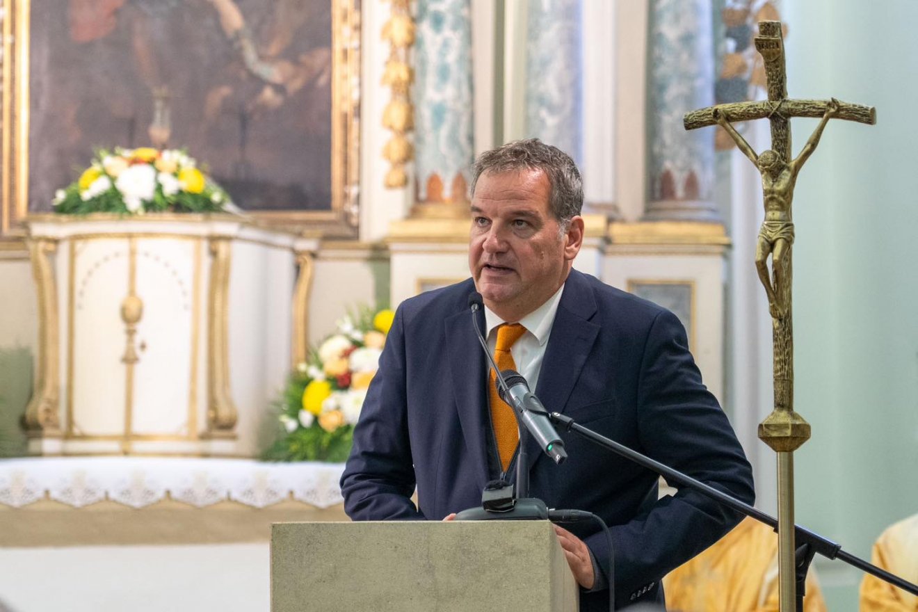 Zákonyi Botond a magyar kormány támogatásával megvalósult újításokra emlékeztetett •  Fotó: Tamás Sándor/Facebook