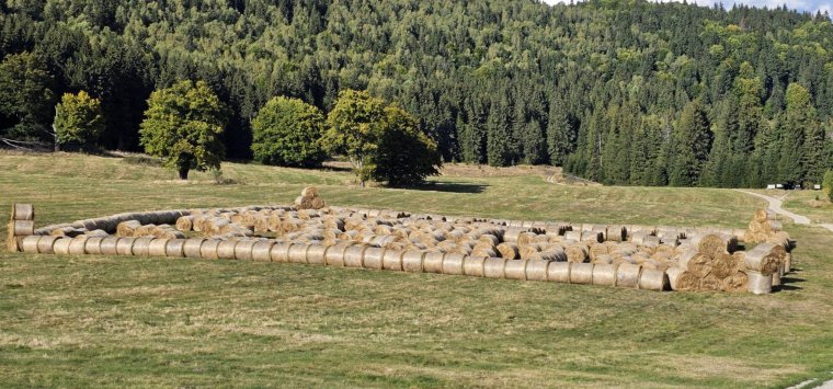Bálalabirintussal fokozzák az élményeket a Szent Anna-tónál