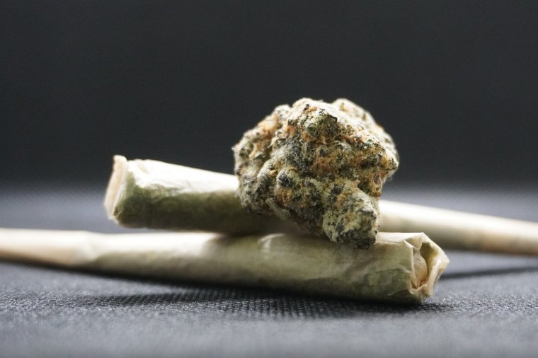 Egy kis mellékes? Termesztette, porciózta, majd grammonként eladta a kannabiszt a gyanúsított angoltanár