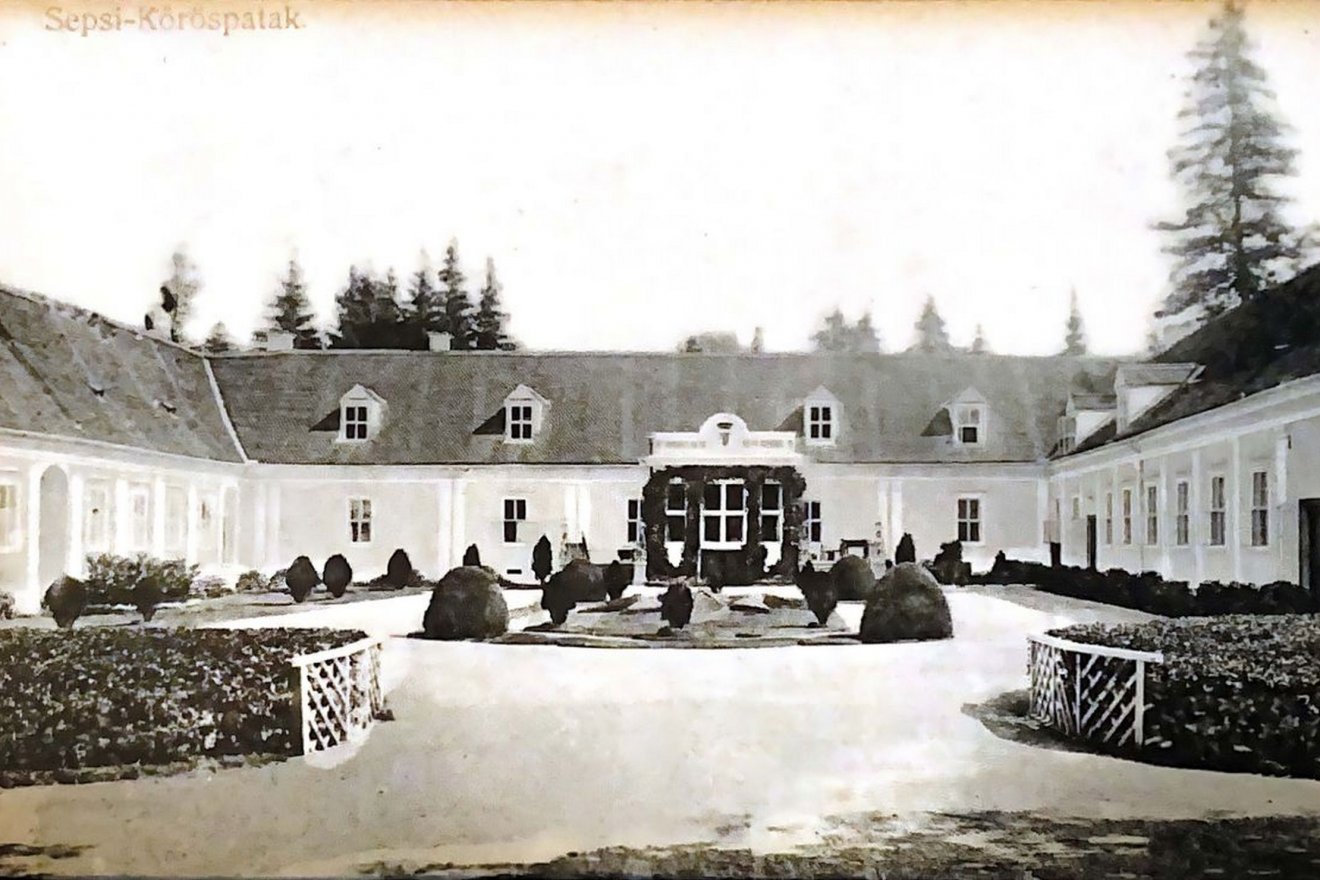 A kőröspataki Kálnoky-kastély az 1930-as években •  Fotó: Boris Kálnoky: Őseim földje