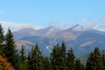 Hegyimentők keresnek tizenegy, a Radnai-havasokban eltévedt ír turistát