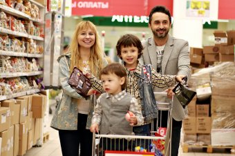 Édességmentes pénztáraknál fizethetnek a jövőben a nagyáruházakban a kisgyermekes családok