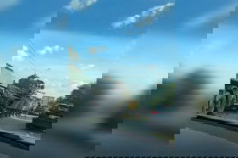 Tank esett le egy pótkocsiról a szomszédban – videó