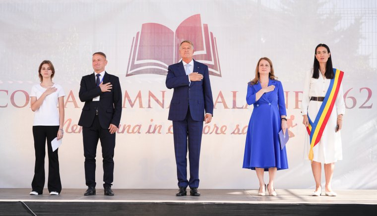 Iohannis üzenete a tanévkezdéskor: továbbra is kiáll a tanárok jövőtől esedékes fizetésemelése mellett