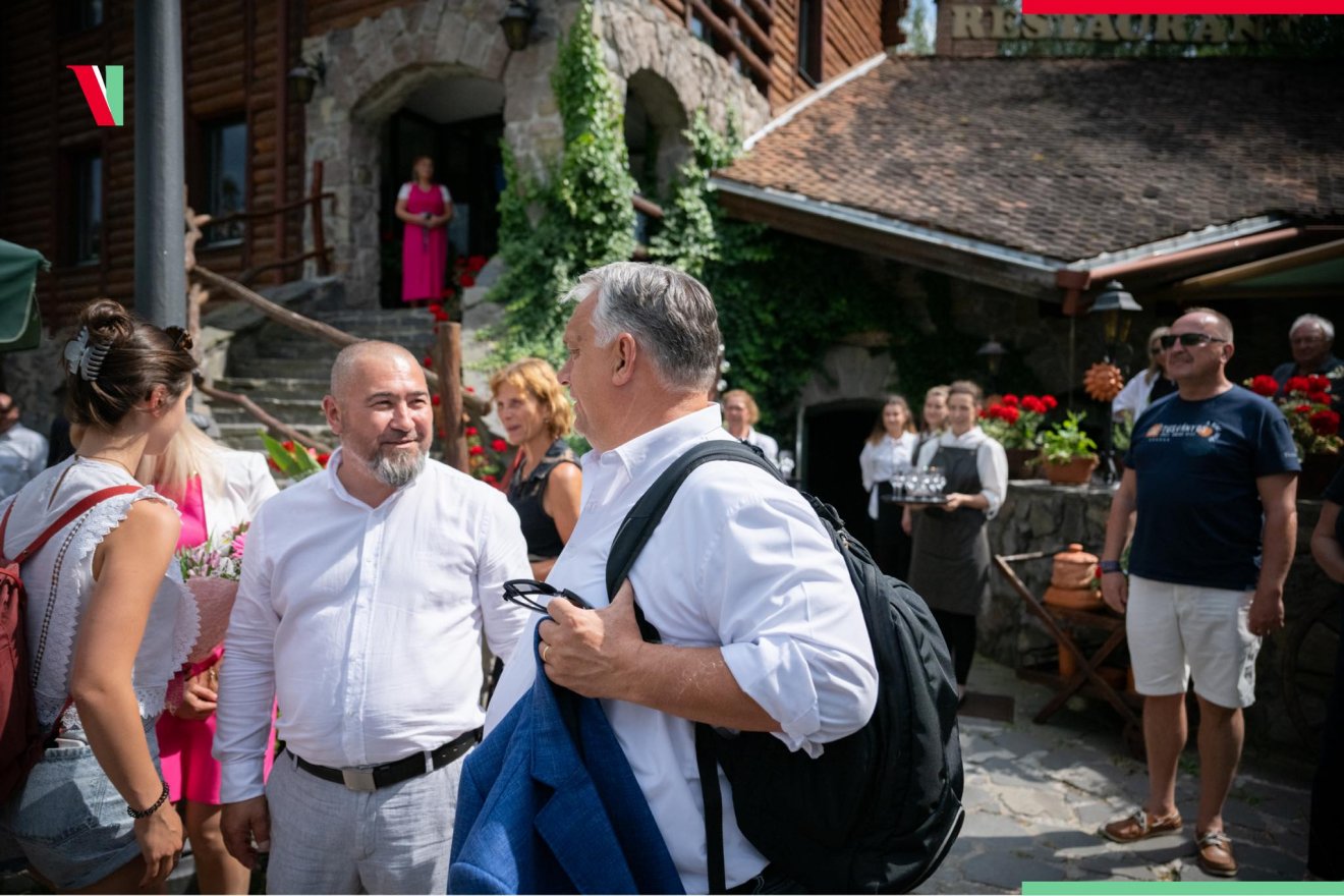 Orbán Viktor miniszterelnök már szerdán megérkezett Tusnádfürdőre, ahol Butyka Zsolt polgármester fogadta •  Fotó: Orbán Viktor/Facebook