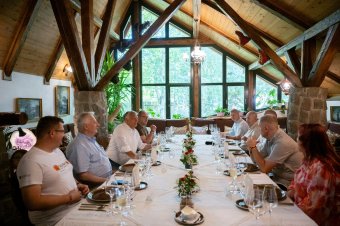 A határon túli magyar vezetőkkel egyeztetett Orbán Viktor Tusnádfürdőn