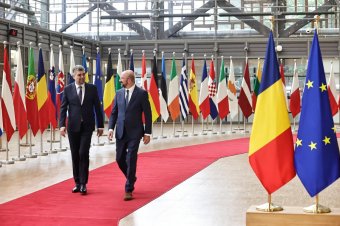 Brüsszelben tárgyal Ciolacu – sokan aggódhatnak, hogy mivel tér haza