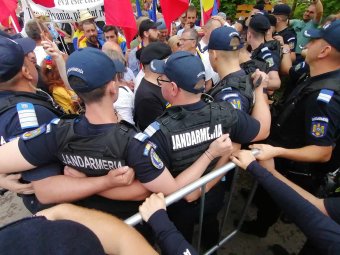 Megálljt parancsoltak a csendőrök a provokátoroknak, elkezdődött Orbán Viktor beszéde a Tusványoson