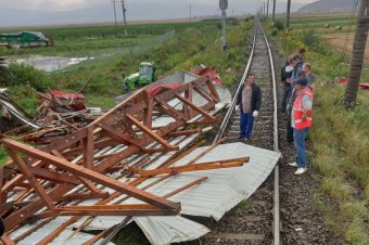 Fák dőltek a sínekre Marosfőnél, kevéssel 22 óra előtt indult újra a vasúti közlekedés